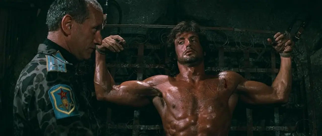 Sylvester Stallone e Steven Berkoff in Rambo 2 - La vendetta