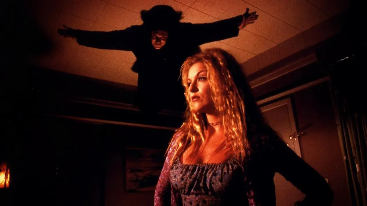 Thomas Ian Griffith e Sheryl Lee in Vampires