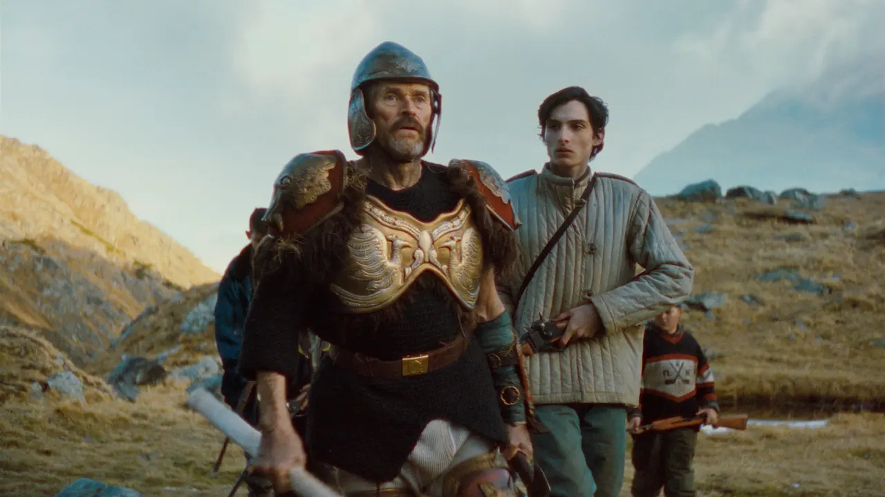 Willem Dafoe e Finn Wolfhard in The Legend of Ochi