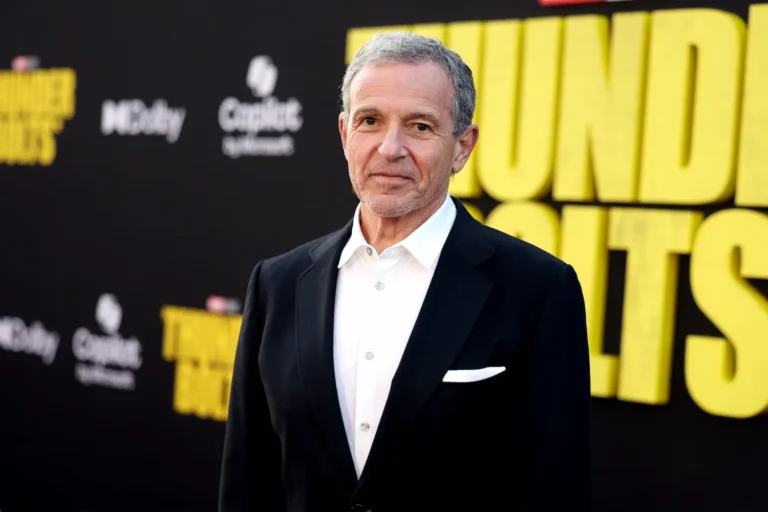 Disney acquisisce i diritti cinematografici per una cifra a sette zeri per adattare la serie fantasy che sostituirà Harry Potter