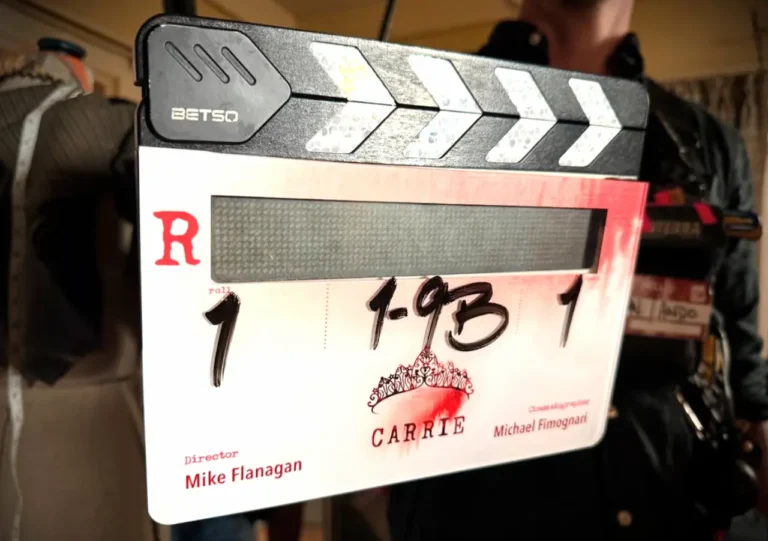 Carrie: Mike Flanagan annuncia l’inizio delle riprese e mostra il logo ufficiale della serie