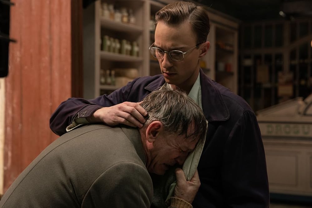 Daniel Craig e Drew Starkey in Queer