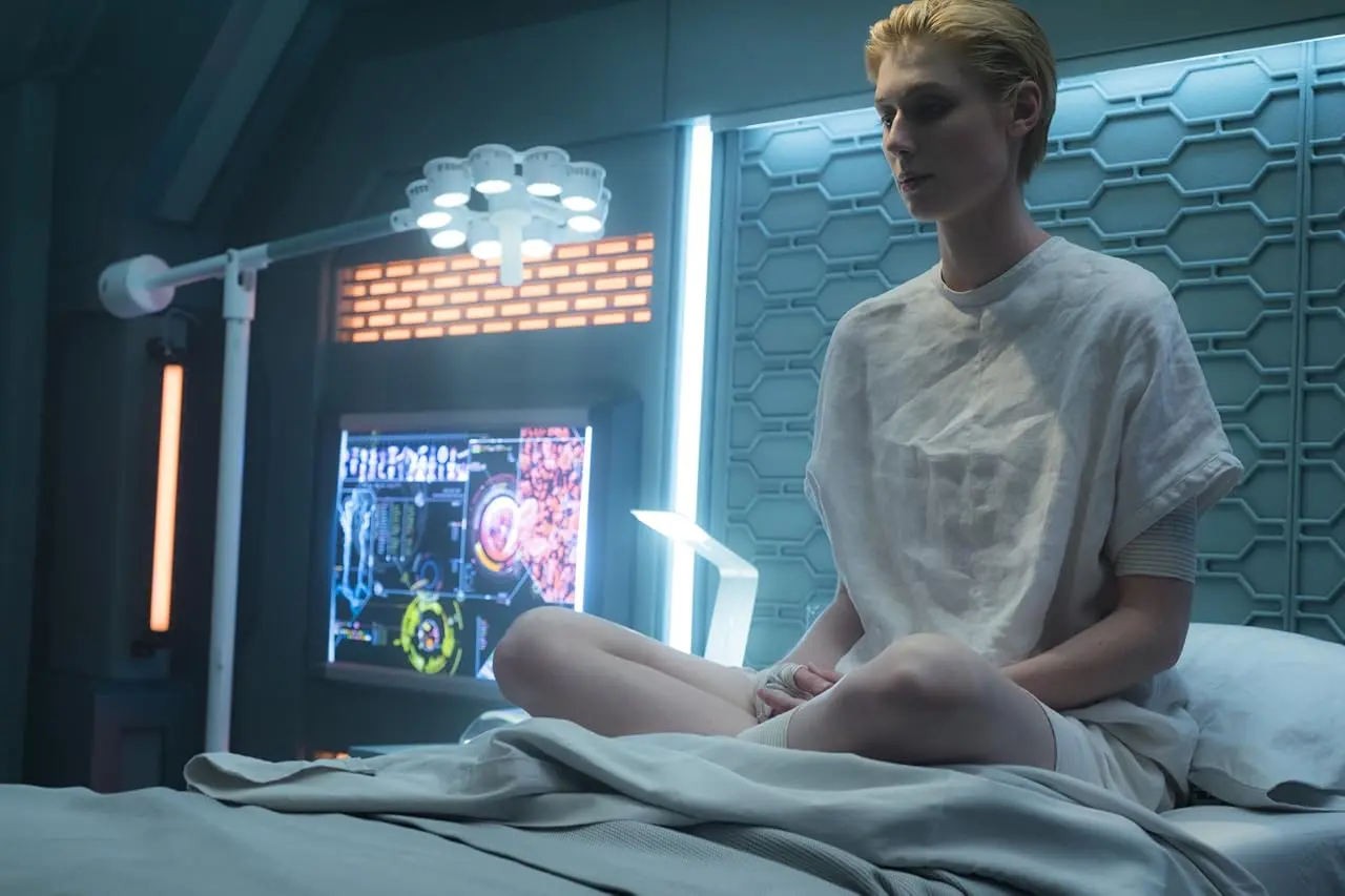Elizabeth Debicki in The Cloverfield Paradox (2018)