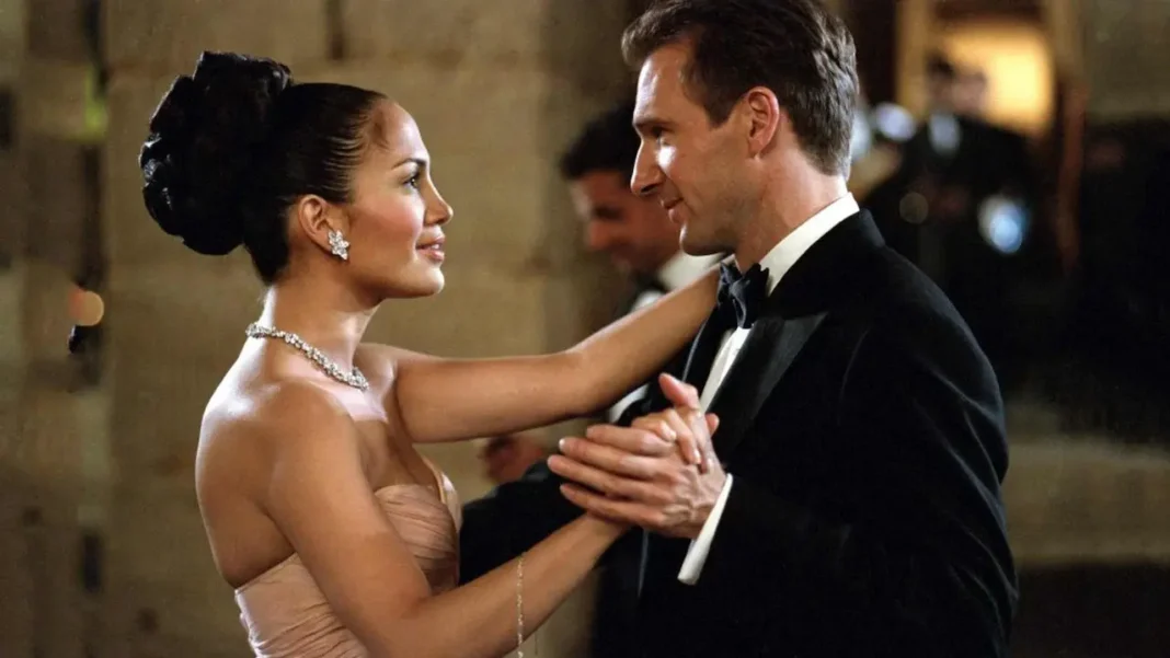 Jennifer Lopez e Ralph Fiennes in Un amore a 5 stelle
