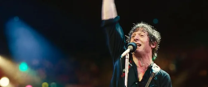 Jeremy Allen White in Springsteen Liberami dal Nulla