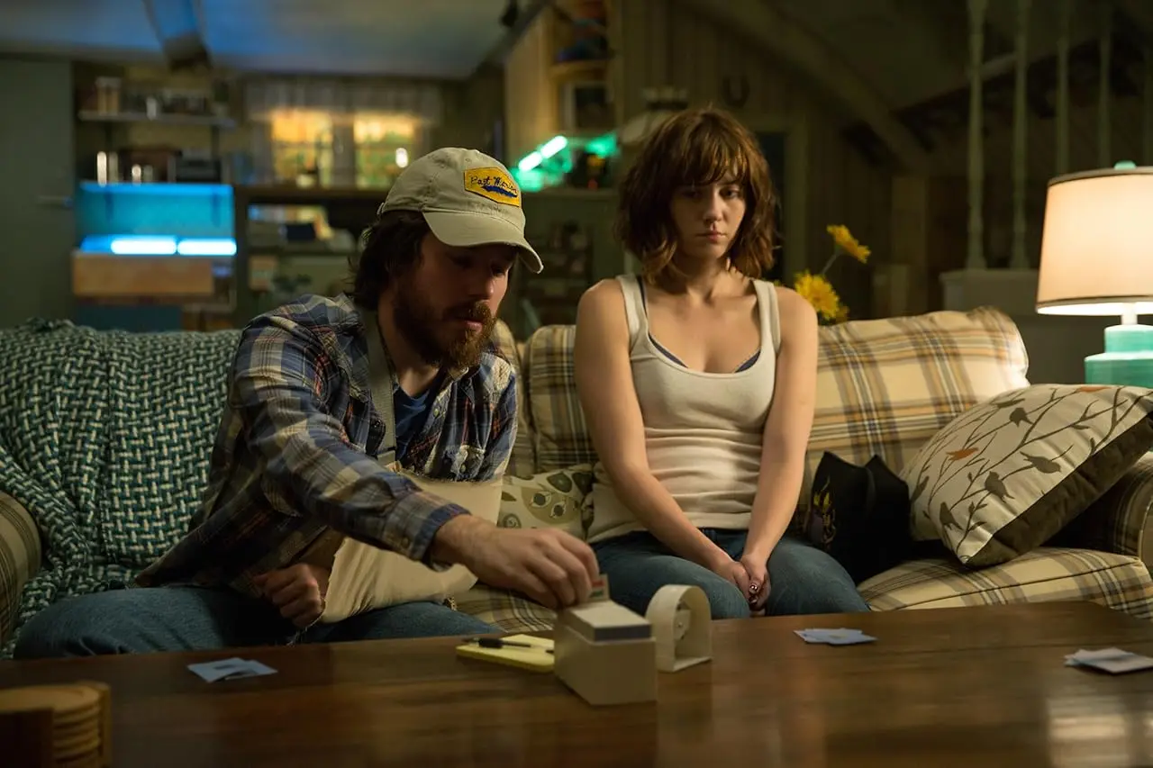 John Gallagher Jr. e Mary Elizabeth Winstead in 10 Cloverfield Lane (2016)