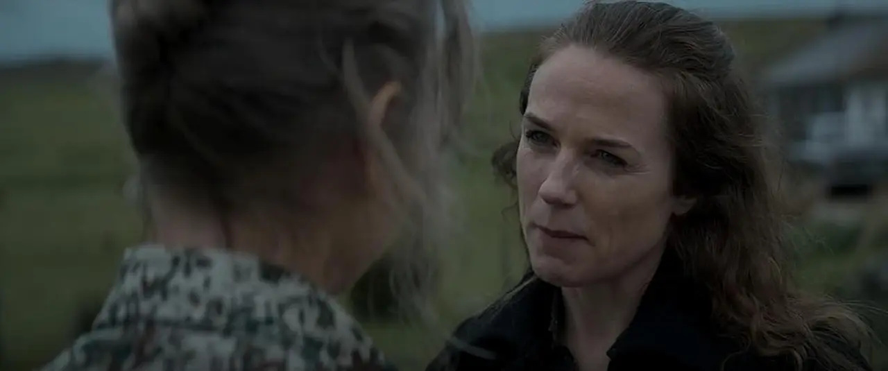 Kerry Condon e Niamh Cusack in L'ultima vendetta