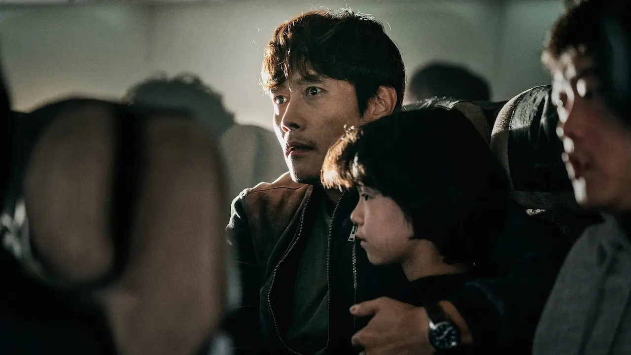 Lee Byung-hun e Kim Bo-min in Emergency Declaration