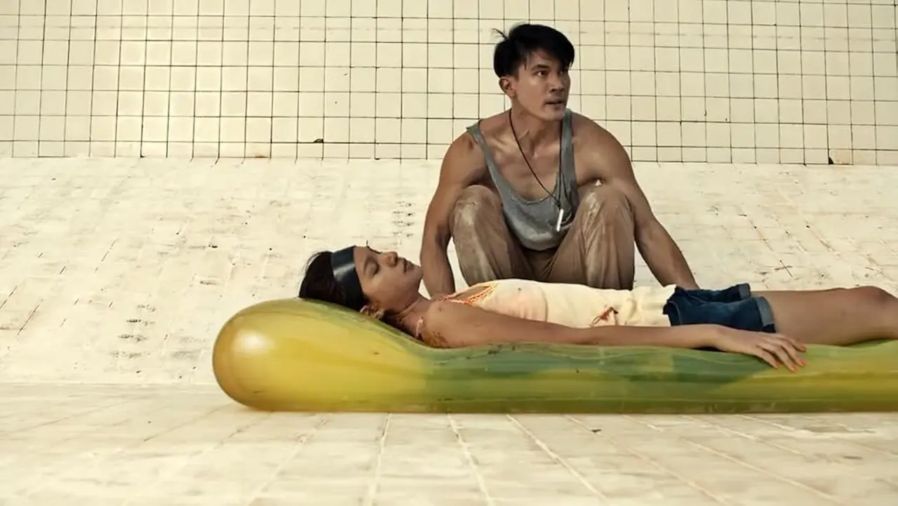 Theeradej Wongpuapan e Ratnamon Ratchiratham in The Pool