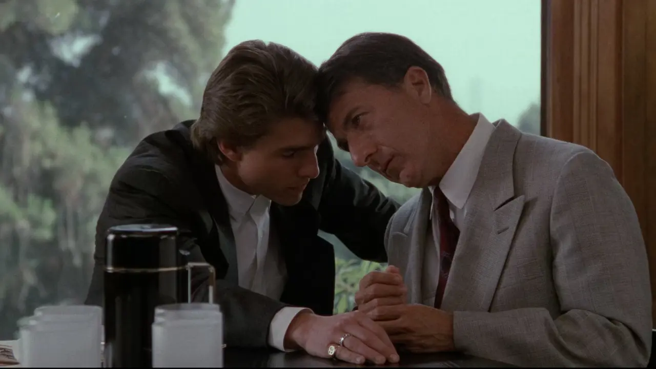 Tom Cruise e Dustin Hoffman in Rain Man - L'uomo della pioggia