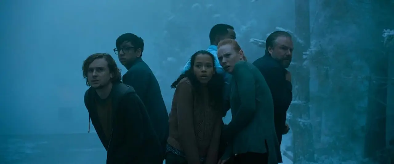 Tyler Labine, Jay Ellis, Logan Miller, Deborah Ann Woll, Taylor Russell e Nik Dodani in Escape Room 2 - Gioco mortale