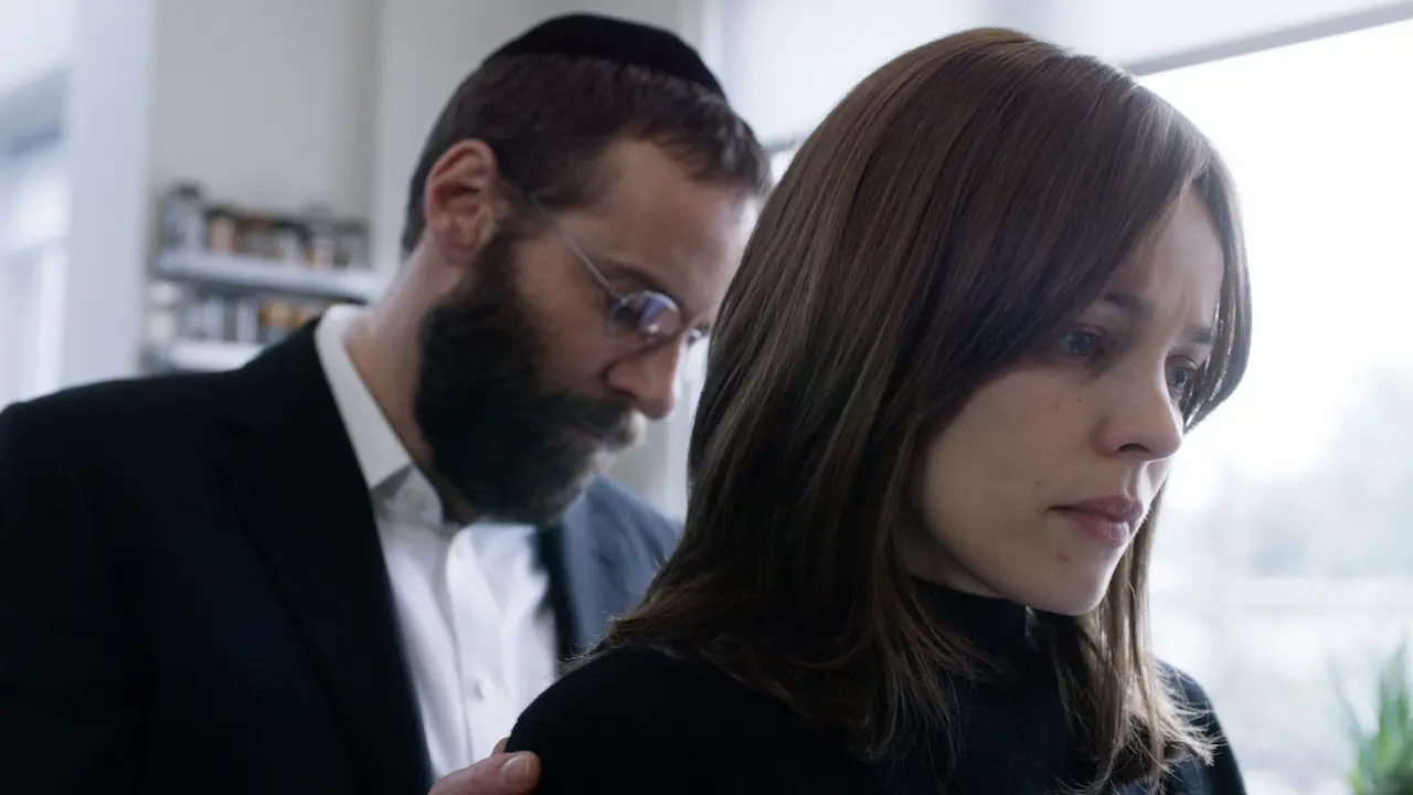 Alessandro Nivola e Rachel McAdams in Disobedience
