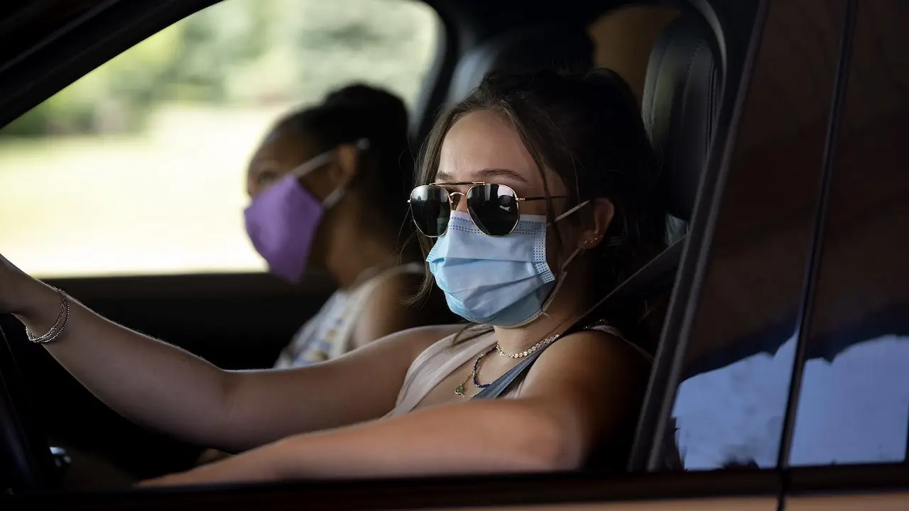 Bethlehem Million e Gideon Adlon in Sick