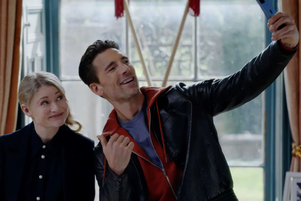 Emilie de Ravin e Andrew W. Walker nel film Un Duca all'improvviso