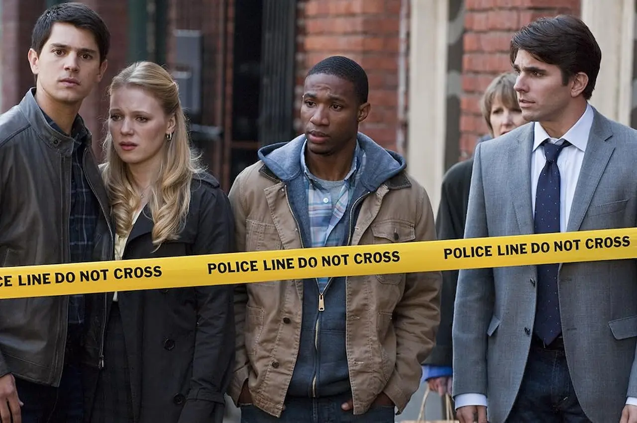 Emma Bell, Nicholas D'Agosto, Arlen Escarpeta e Miles Fisher in Final Destination 5