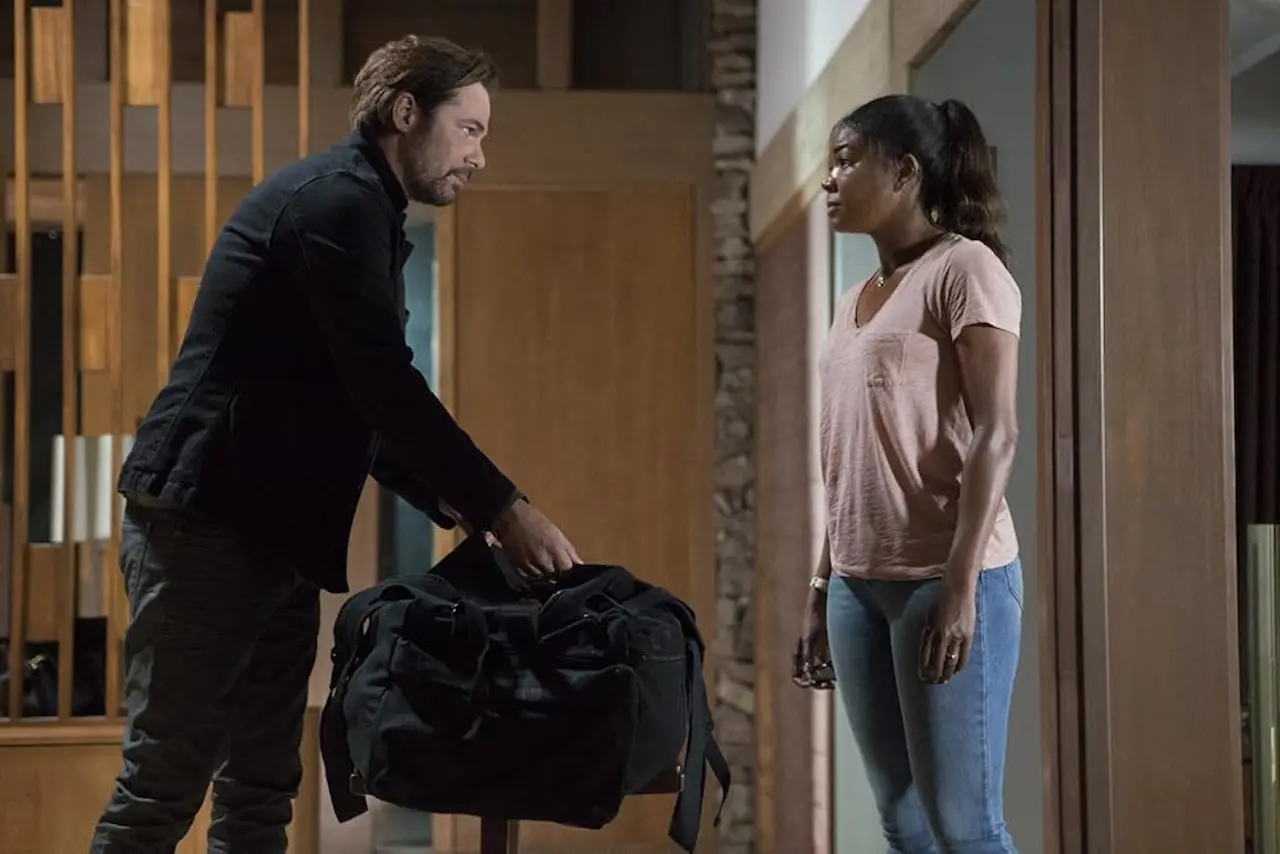 Gabrielle Union and Billy Burke in Breaking In