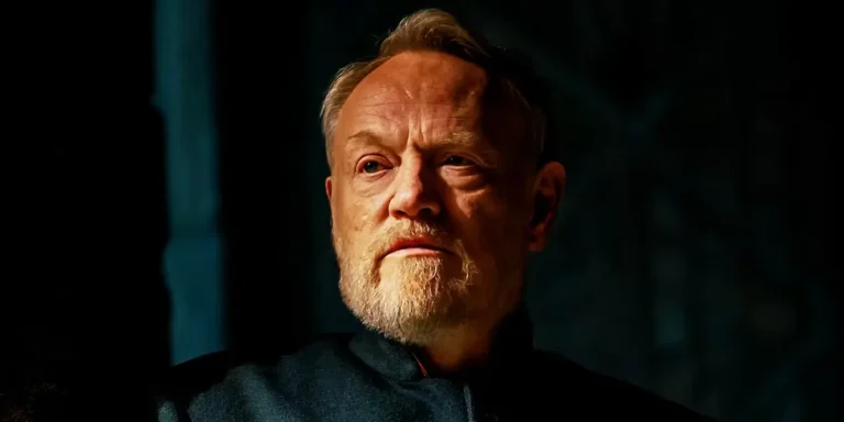 Fondazione: Jared Harris fa luce sul nuovo tono della terza stagione: “È più simile a un’opera spaziale”