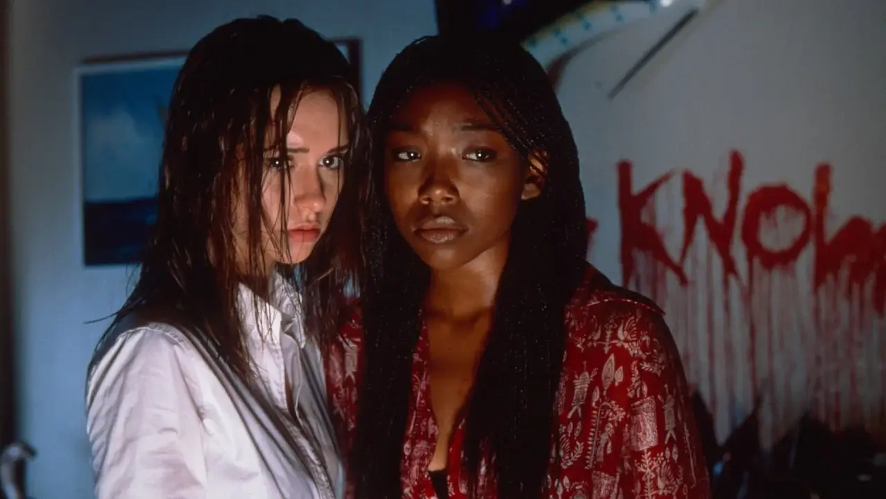 Jennifer Love Hewitt e Karla Wilson in So cosa hai fatto