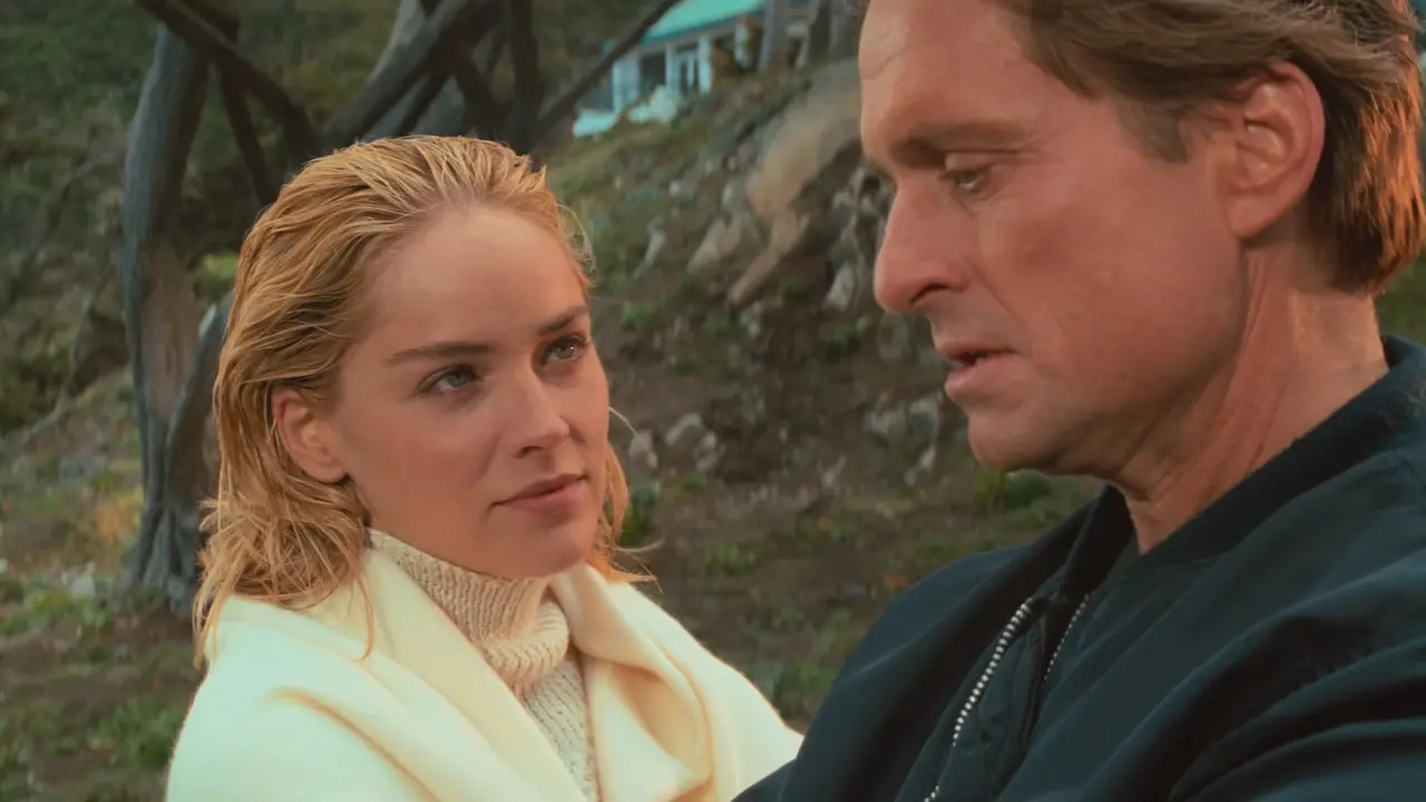 Sharon Stone e Michael Douglas in Basic Instinct