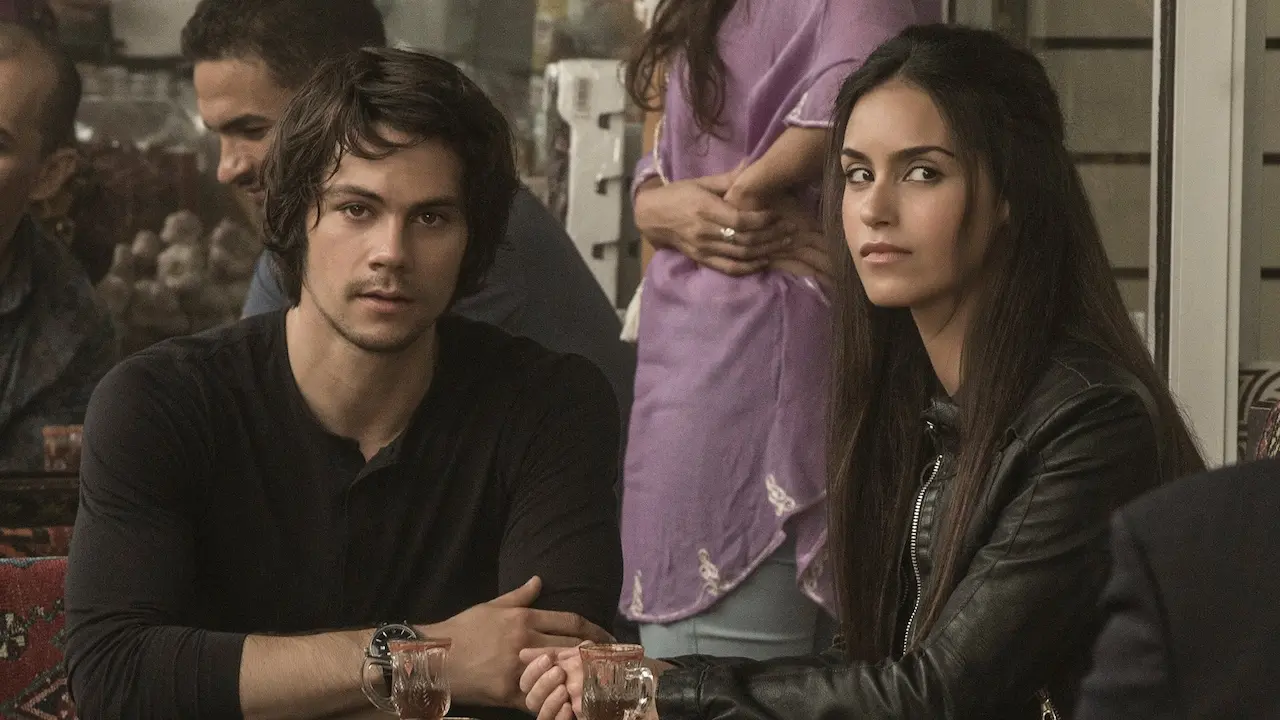 Shiva Negar e Dylan O'Brien in American Assassin