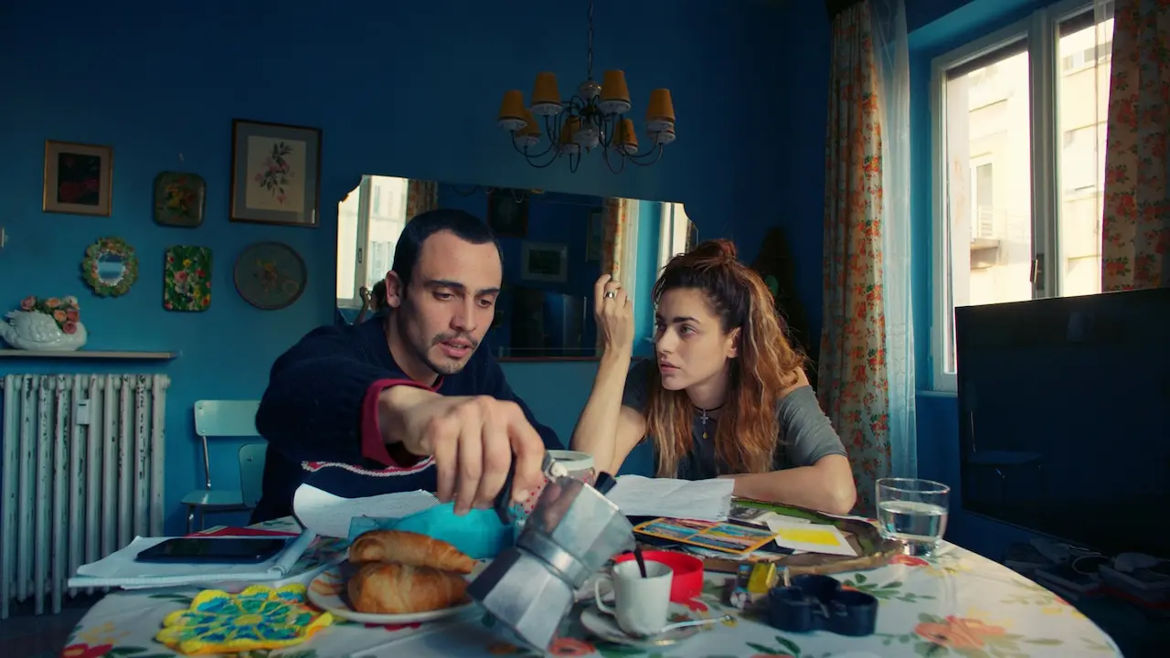 Simone Liberati e Miriam Leone in L'amore a domicilio