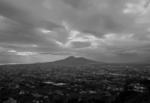 Sotto le nuvole film 2025