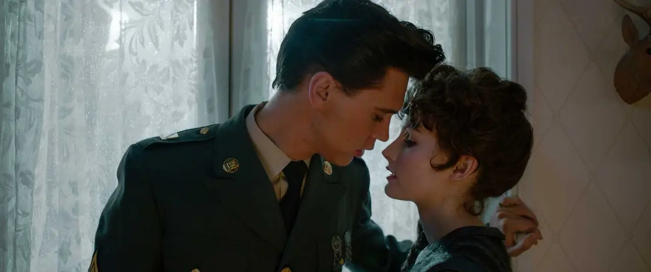 Austin Butler e Olivia Dejonge in Elvis