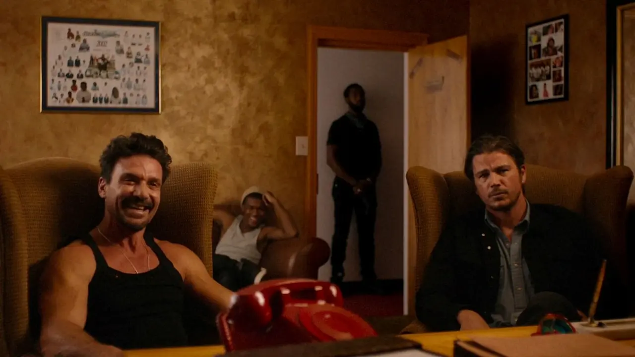 Frank Grillo e Josh Hartnett in Ida Red