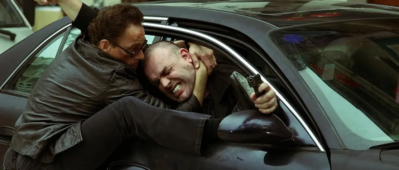 Jean-Claude Van Damme e Mike Leeder in Pound of Flesh