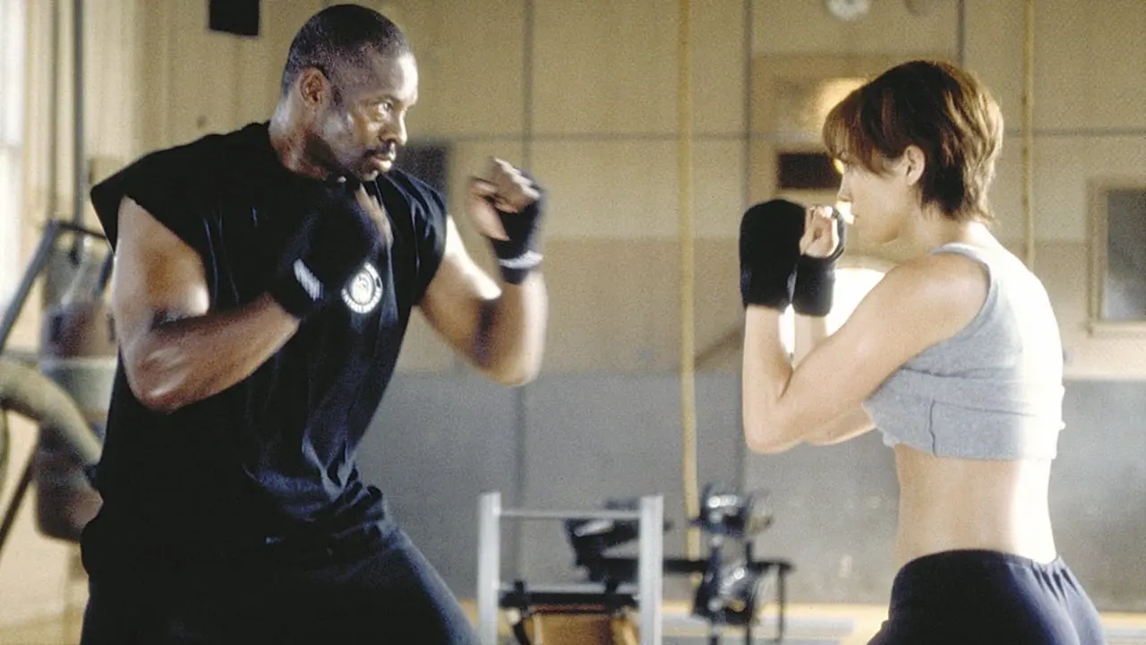 Jennifer Lopez e Bruce A. Young in Via dall'incubo