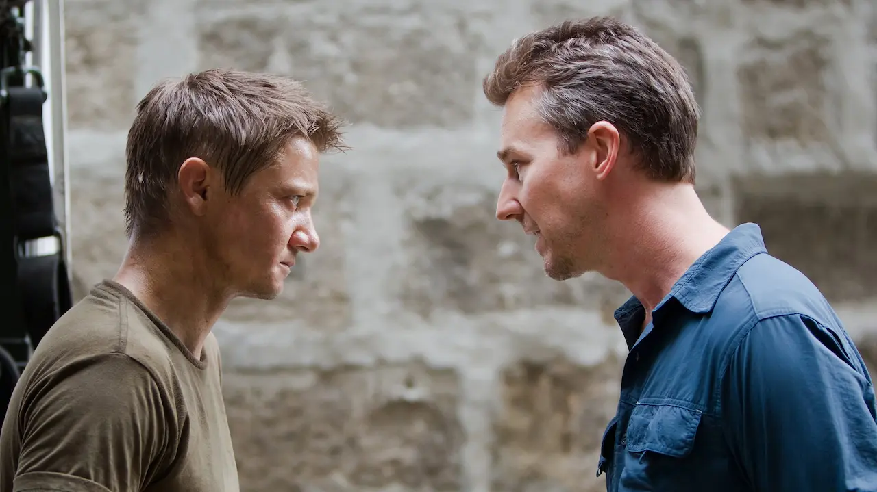 Jeremy Renner ed Edward Norton in The Bourne Legacy
