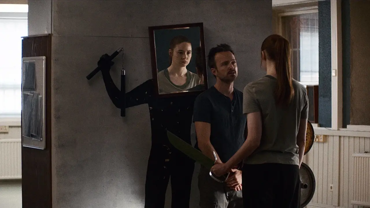 Karen Gillan e Aaron Paul in Dual - Il clone