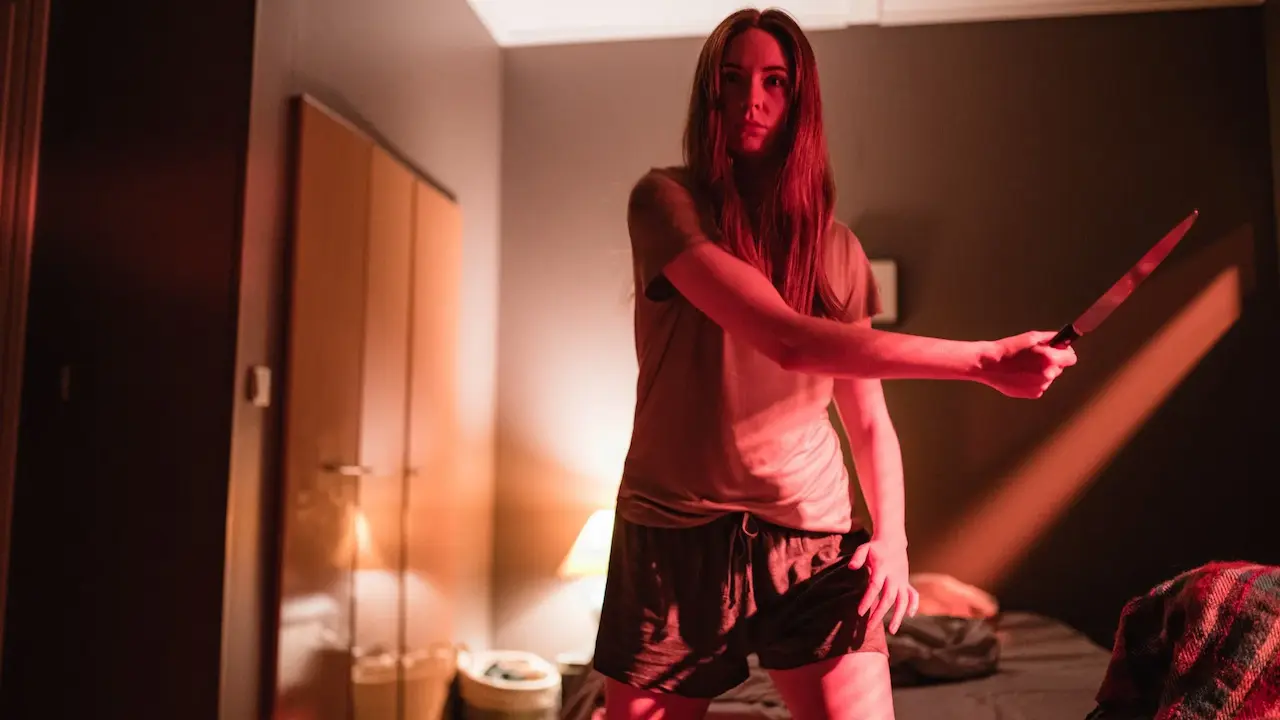 Karen Gillan in Dual - Il clone