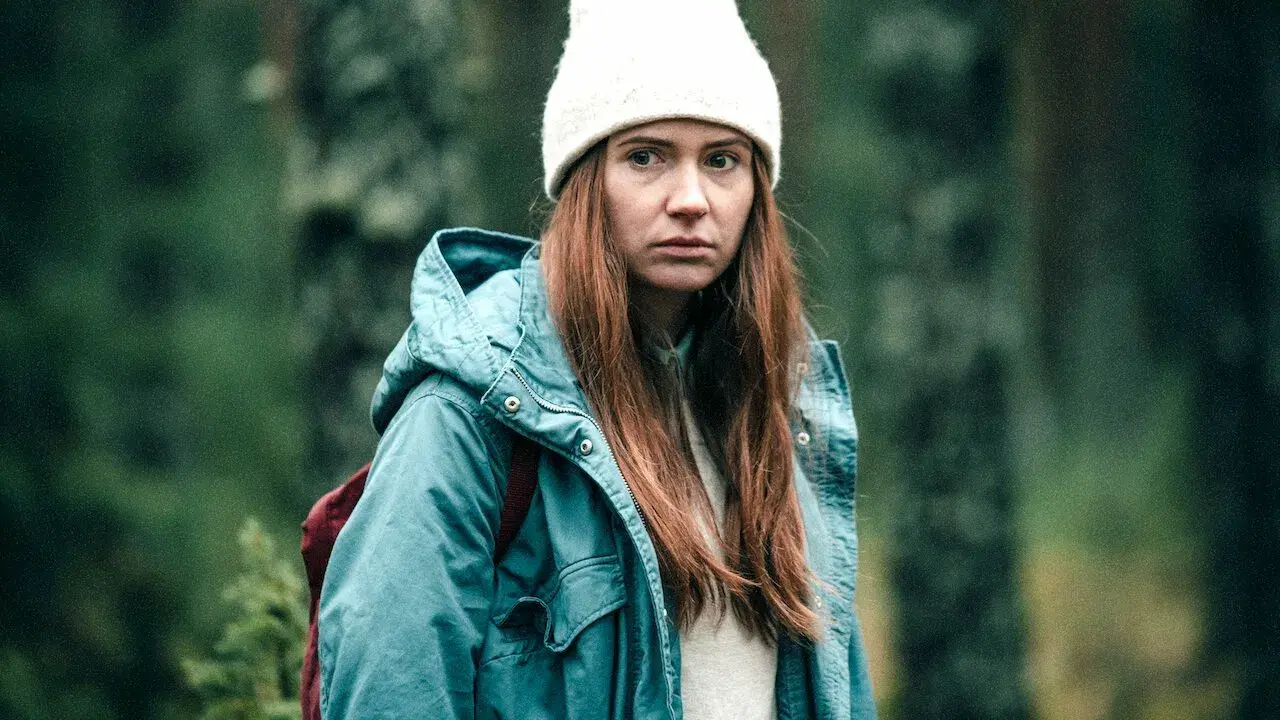 Karen Gillan nel film Dual - Il clone
