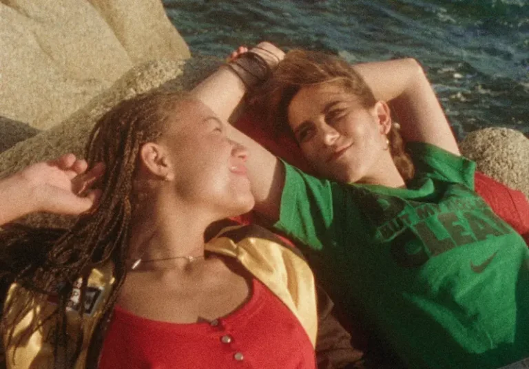 Stereo Girls: recensione del film di Caroline Deruas Peano – SIC – Venezia 82