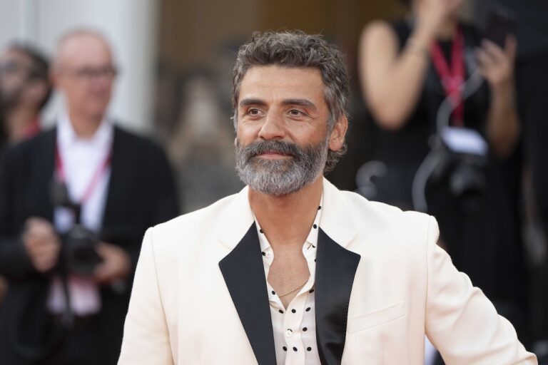 Oscar Isaac pronto a tornare nell’universo di Star Wars se la Disney “non soccomberà al fascismo”