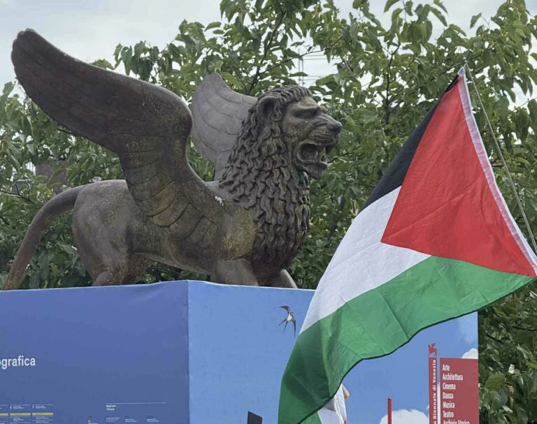 Venezia 82: enorme protesta contro l’attacco militare israeliano a Gaza