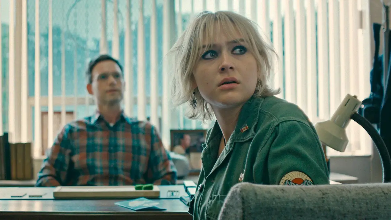 Alyvia Alyn Lind in Wayward - Ribelli