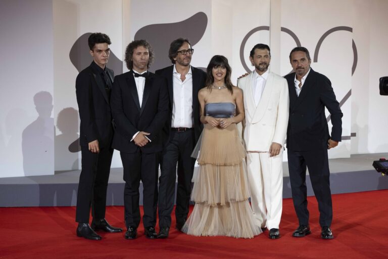 Ammazzare stanca: le foto del red carpet di Ammazzare stanca a Venezia 82