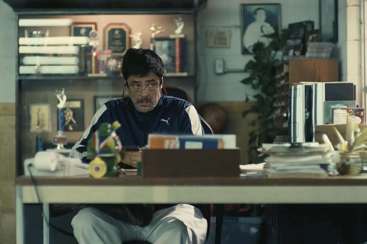 Benicio Del Toro in Una battaglia dopo l'altra (2025)