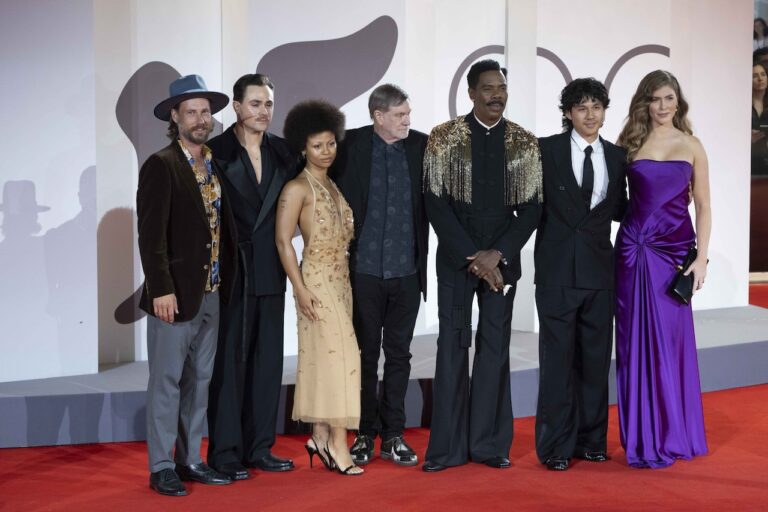 Venezia 82, le foto dal red carpet di Dead Man’s Wire di Gus Van Sant