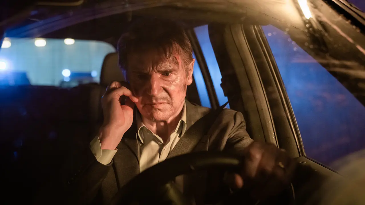 Liam Neeson nel film Retribution