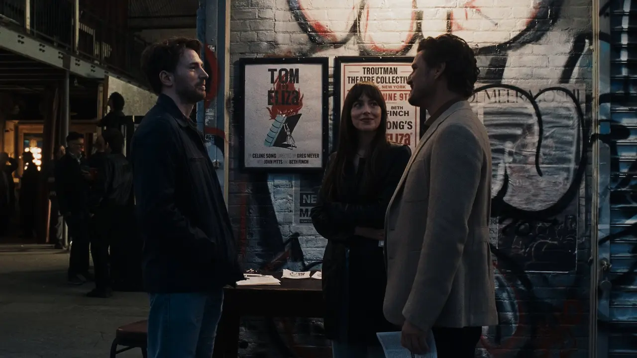 Pedro Pascal, Chris Evans e Dakota Johnson in Material Love