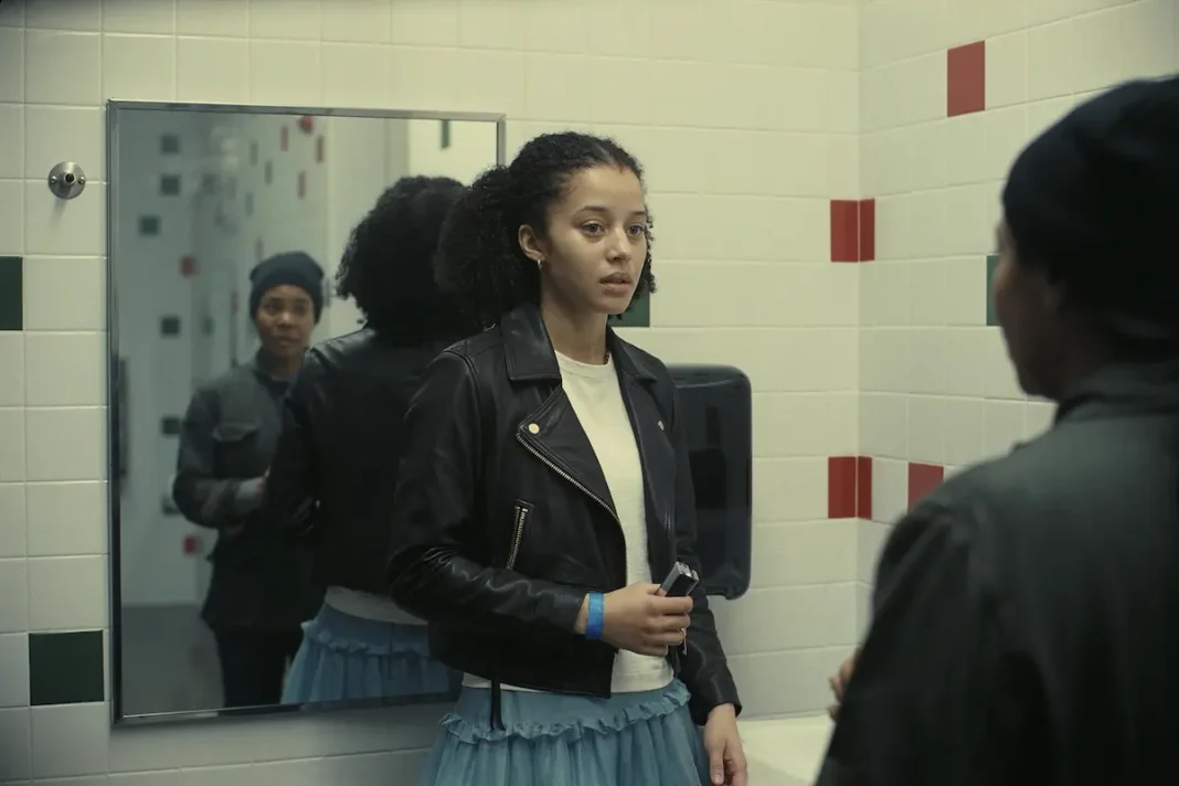 Regina Hall and Chase Infiniti in Una battaglia dopo l'altra (2025)