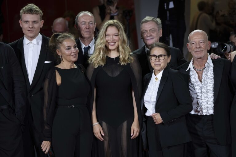 Venezia 82: le foto dal red carpet di Silent Friend di Ildikó Enyedi