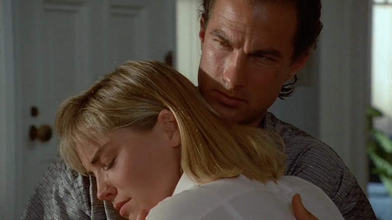 Steven Seagal e Sharon Stone in Nico