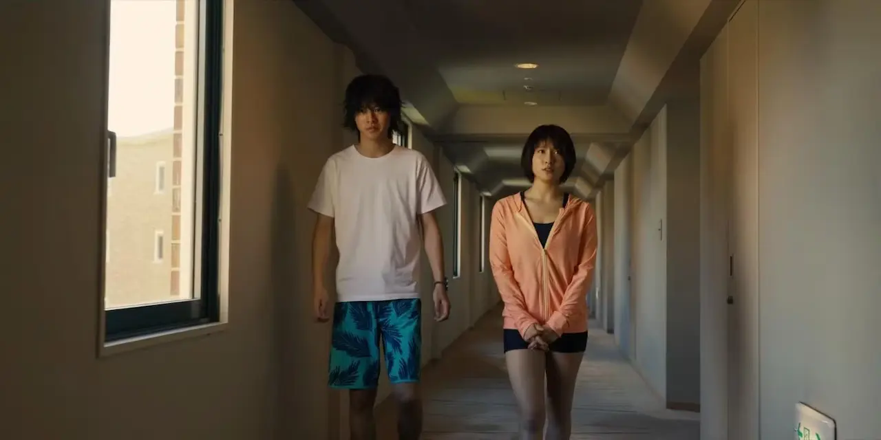 Tao Tsuchiya nei panni di Usagi e Kento Yamazaki nei panni di Arisu in Alice in Borderland