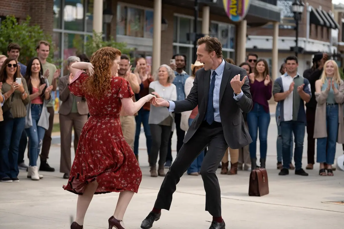 Tom Hiddleston e Annalise Basso in The Life of Chuck (2024)