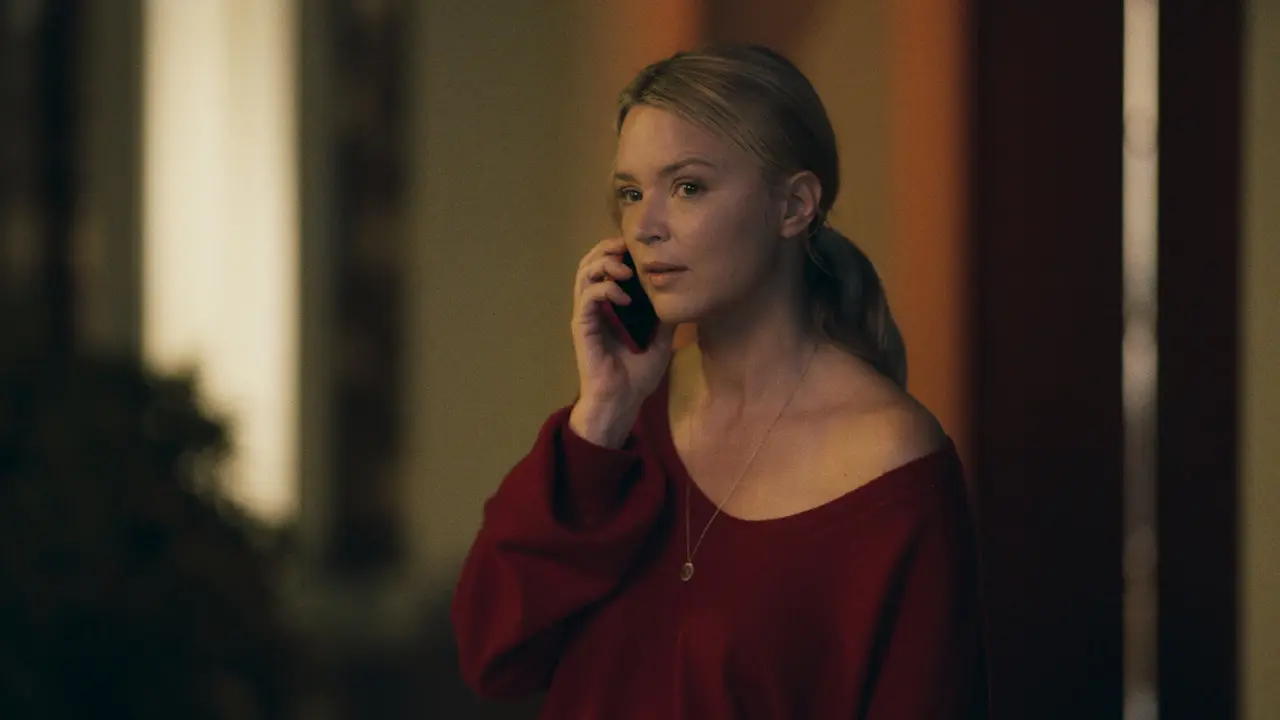 Virginie Efira in La doppia vita di Madeleine Collins