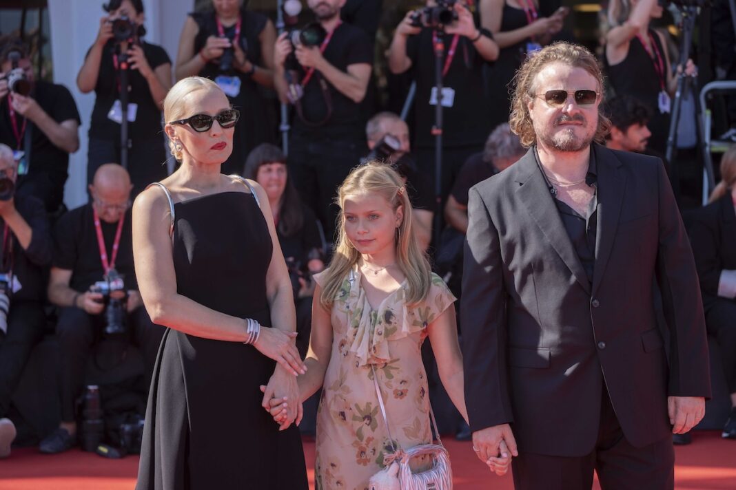 Brady Corbet, Mona Fastvold e Adelaide James Fastvold Corbet 2